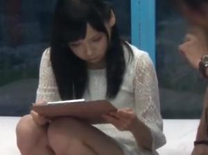 看板に通りすがりのカップルは乗車！大胆にもセックスし始める様子を盗撮！