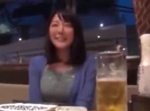 変態すぎるド素人娘！！ビショ濡れにして悶絶のハメ撮り