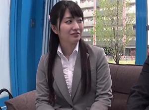 憧れの女上司と2人きり！どきどき相互オナニー！あっさり一線を越える同僚