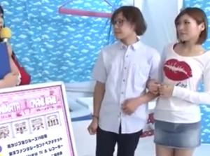 素人カップル対抗！ガニ股クレーンゲーム!!他人棒挿入の寝取られセックス！