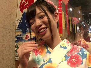 彼氏連れ素人娘をマシンバイブでこっそり攻めまくれ！電マ責め！いじくりまわされｗｗｗ