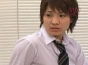 男子の格好をしているオンナのコ！！強制フェラで口内射精される！