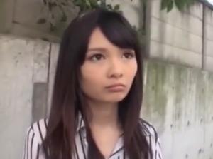 パンティ素股でカチカチち●ぽがアソコに擦れて赤面発情！挿入されて中出しファック！