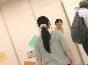 糸引くほど愛液が溢れ出す敏感娘！！キッズルームへ連れ込み凌辱