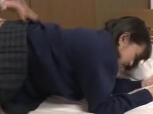 お願いしまくって素股！辛抱たまらずそのまま挿入し膣内！我慢限界ｗ