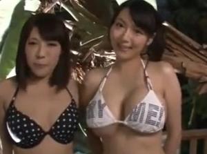 素人娘が溶ける水着で駆け上がる！逆走ウォータースライダー！チンポ挿入お仕置きセックス！