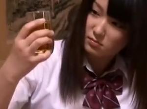 通販で買っては送りつけアヘ顔で試して発情する同級生の女子！媚薬を使いパンチラ、オナニーしちゃうｗｗｗ