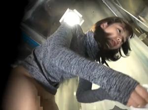 ゲレンデで見つけた卒業旅行中の友達同士の男女！！中出しファックする女子大生！マジでエロすぎｗｗｗ