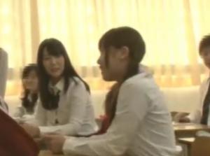 クラスの女子はノーパン＆ノーブラ！！チンポに発情した女子が群がるｗ