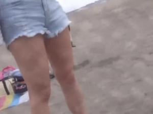 巨乳おっぱいでスレンダーのビキニ色白ギャル！！海岸で見つけた10代水着美少女に童貞のフリした絶倫男が激ピストン！