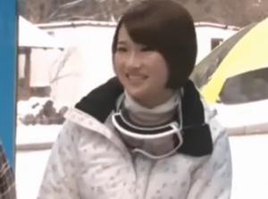 卒業旅行中の友達同士の男女が「素股マッサージ」暴発中出しファックにｗ