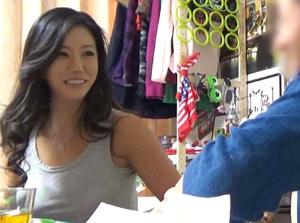 熟女を部屋に連れ込んでSEXに持ち込む！！熟れたカラダを寝取りハメ