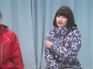 卒業旅行中の友達同士の男女が「素股マッサージ」擦れあう刺激に我慢できず