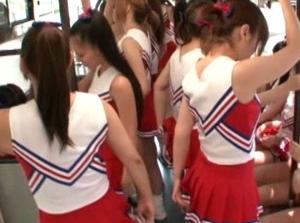 運動直後のムレた女子大生満員バスでチラリズム！！男性客が逆痴漢ファックされて悶絶！