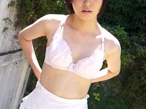 厳選された美少女の初脱ぎ！童顔美少女のイメージビデオ