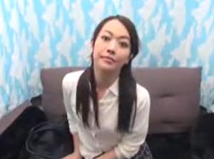 女子大生にデカチン見せたらドン引きしながらガン見！w巨根好き！ドスケベ顔でお掃除フェラ