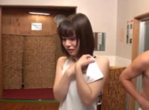 お嬢さん タオル一枚 男湯入ってみませんか？オジサンに全身をネチネチ舐められるｗ