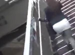 痴●師にパンストの中で手マンされ!!イキ潮お漏らし絶頂！
