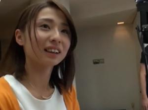 砂浜で出会ったグッとくるFカップ人妻！！人奥様は夫とすれ違いで欲求不満！