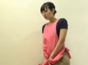 家事代行おばさんのピタパン尻に我慢できず!!チンポ挿入しセックス開始！マジでエロ杉注意ーーー❖