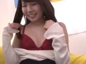 うぶな素人娘がハニカミ測定！街でデカチンを探してこい対決！負けたら巨根に犯される！賞金目指して大奮闘！