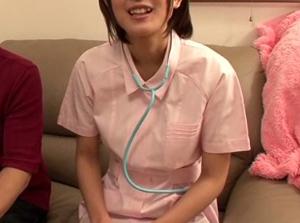 ショートカットもまぶしいパイパンガール・小倉ゆずちゃん！！勃起チンポ大暴走ファックｗ神企画最高ｗｗｗ