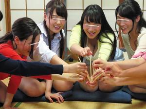 昼下がり町内会！若妻たちのちょっと危険でかなりHな王様ゲーム！肉欲に飢えた女たち!!マジでエロ杉注意ーーー❖
