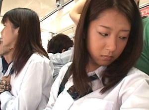 2人組を同時痴●でみせつけて感じさせろ！！美少女２人組がバスで痴漢に遭遇！マジでえろすぎｗ