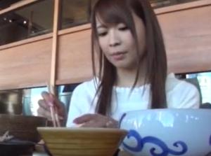 若妻をターゲットにナンパを決行！マンコを開き中出し不倫セックス！勃起回避不能ｗ