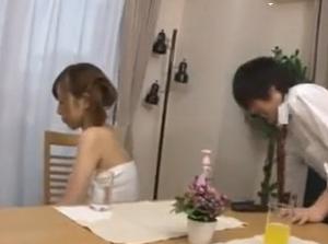 バスタオル1枚の友達のお姉ちゃんは超色っぽい！友達の巨乳姉の風呂上がりに遭遇！マジでエロ杉注意ーーー❖