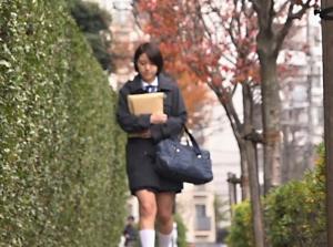 同級生とその家族に辱められ種付けされ続けるの…止まらない輪姦と膣内射精