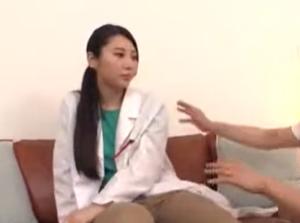 看護士以上にスケベなのは実は薬剤師さんだった！？発情して膣内射精させてくれた