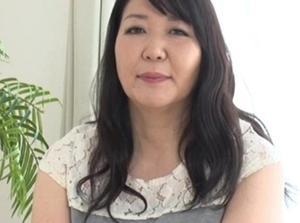 新初撮り五十路妻ドキュメント 徳島美沙！！チンポとバイブで責めまくる！