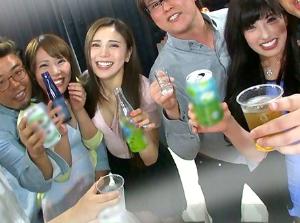お酒の力を借りてどうにかこうにかセックス！！淫乱マンコとハメ狂う即ハメセックス！勃起回避不能ｗｗｗ