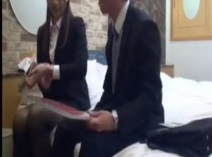 終電間際の社会人男女に突撃交渉！！膣内射精ファックでハメ狂う！