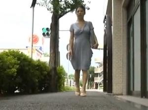 マスターベーションにふける人妻！！痴態を見られそのまま犯される！