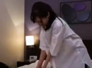 出張マッサージの美熟女にセンズリ見せつけ猥褻www人妻おばさんを口説いてSEX！ｗ