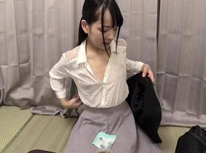 あべみかこが汗をかきながら本気で感じる！！濡れた衣服がエロスを醸し出し
