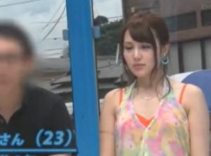 海水浴場で見つけた夏休み中の友達同士の男女!!興奮を隠せずそのままセックス開始！
