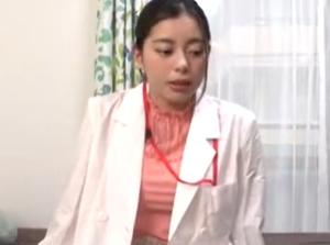 素人さん検証企画 看護士以上にスケベなのは実は薬剤師さんだった！？勝手に発情して口淫処理！