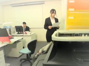 人妻に旦那と電話させながらだいしゅきホールド！！激ピストンされる中出しセックス！