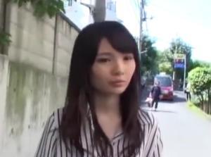 ち●ぽがアソコに擦れて赤面発情！！チンポが入ってしまいそのまま中出し！勃起回避不ｗｗｗ