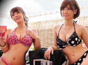 ビキニギャル2人組をお持ち帰り!!部屋へ連れ込みビッチwww