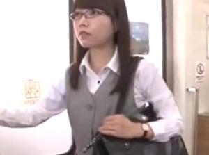 時間を止めれば痴●だって大胆にヤリたい放題！wwwスーツOLお姉さんを辱める！