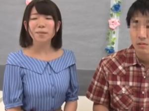 密室で初めての‘おっぱいモミモミインタビュー！！チンポに跨り夢中で腰を振る！