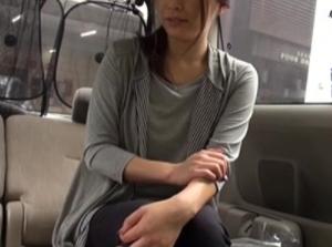 人妻が買い物途中にAVデビュー！！声をかけ車内で即フェラ！マジでエロ杉注意ーーー❖