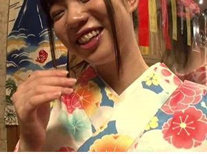 (ﾟ∀ﾟ)ｷﾀｺﾚ!!バイブでこっそり攻めまくれ！彼氏をよそに浮気ファックｗエロ汁でまくりｗ濃厚セックスしたったｗ