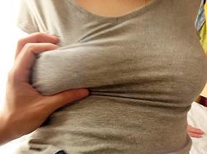 無防備な胸チラに我慢できず！クドいて不徳H開始ww！濃厚セックスしたった！