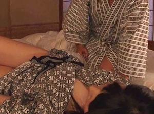 手違いで同僚と相部屋に！！色気に辛抱たまらず夜這い開始！マジでえろすぎｗ