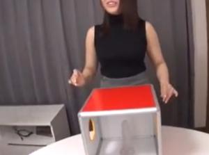 「第1回チキチキ！箱の中身はなんだろな！？」正解すれば賞金ゲット！！ムチムチ巨乳おっぱいギャルｗｗ